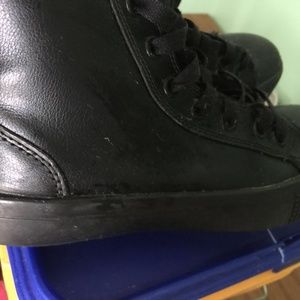 Non-slip black casual shoes